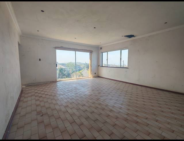 5 BEDROOM FREESTANDING FOR SALE IN TONGAAT BEACH